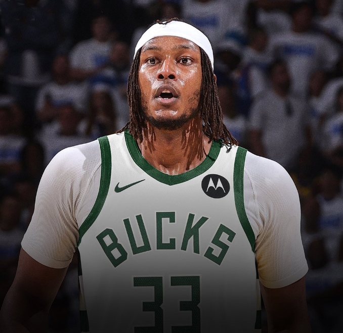 特纳开玩笑:我女朋友说我穿绿色队服很好看 这将会无缝衔接🤣