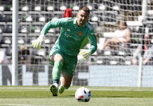 希顿:我仍然有强烈的比赛渴望 为球队提供支持是我职责的一部分