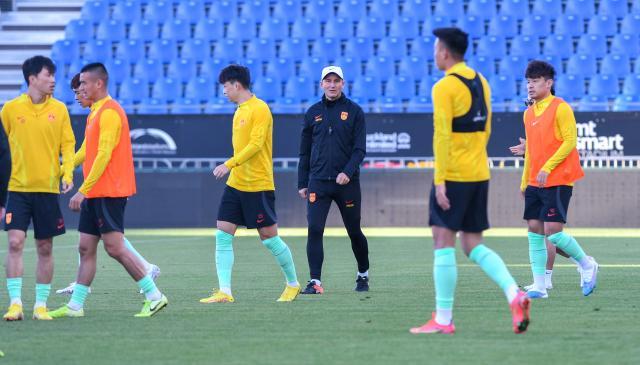 华体会网址-【国足前瞻】拼凑的阵容，拼凑的表演？