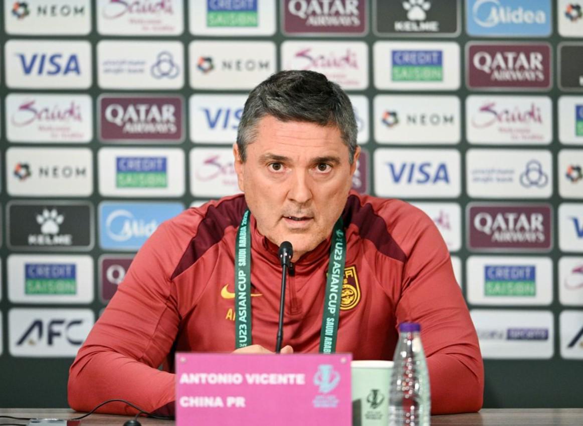 华体会下载-津媒：安东尼奥知道外界对他的技战术打法多有指责